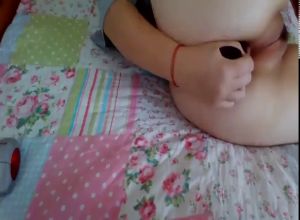 Секс игрушкой разебала свою дырку в попе